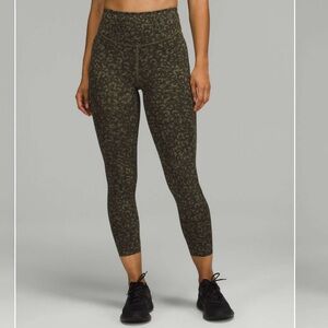 Lululemon Base Pace High-Rise Tight 25". Size 4